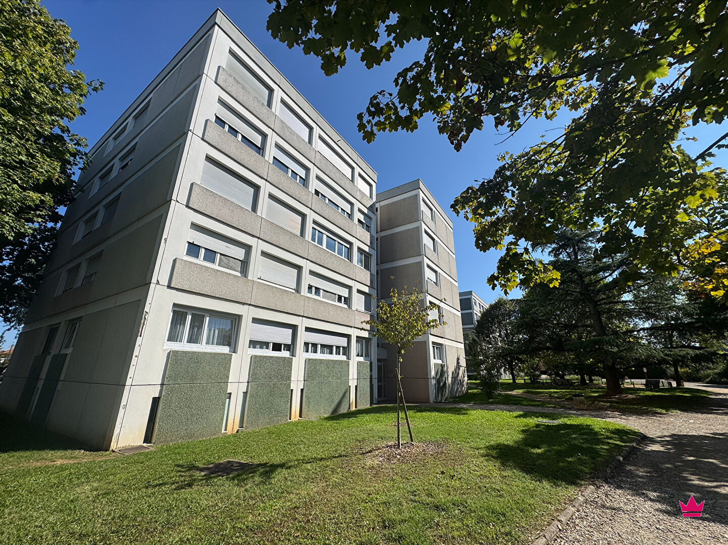 Appartement 4 pices-Dcines Eglise