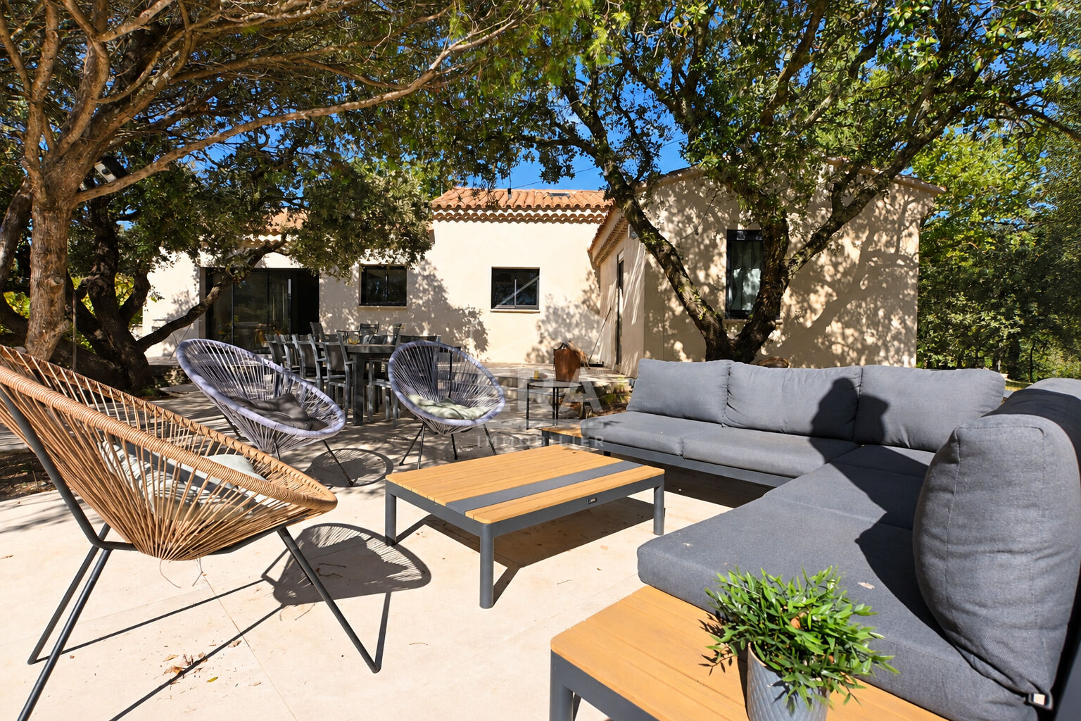 Maison 6 pièces 140 m² · à L'Isle-sur-la-Sorgue · 140 m² · 811 500 €