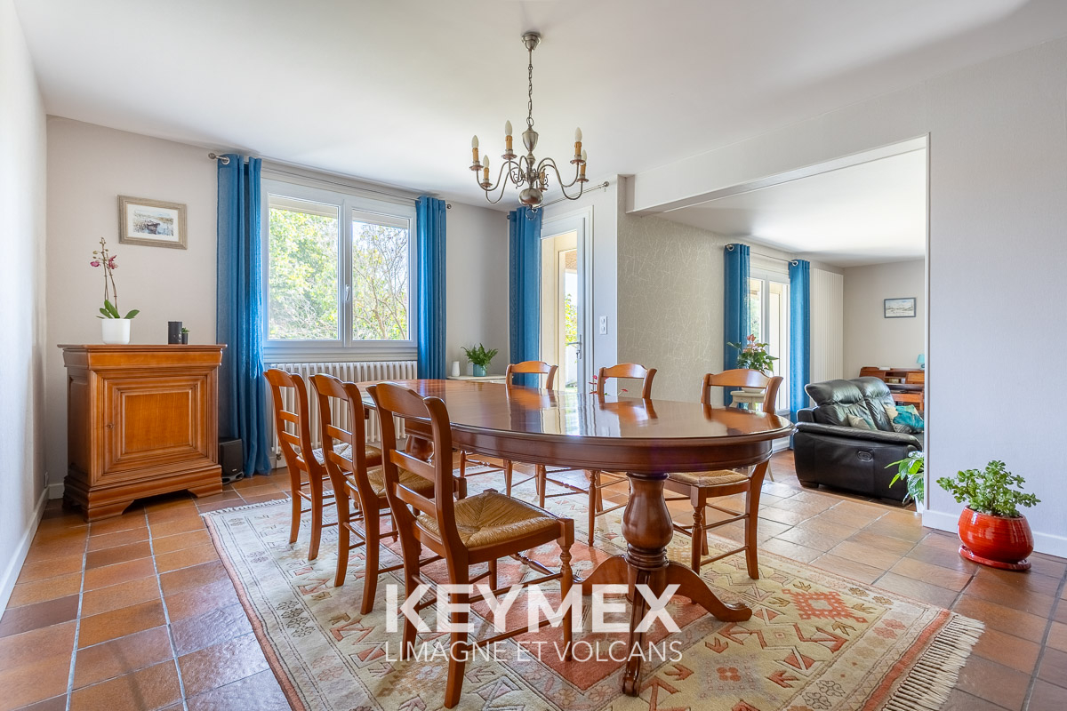 Maison 8 pièces 210 m² · à Chatel Guyon · 210 m² · 399 000 €