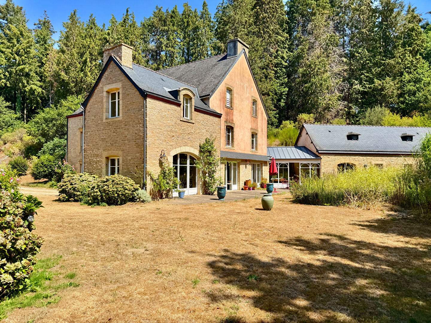 Maison 10 pièces 500 m² · à Riec-sur-Belon · 500 m² · 1 350 700 €