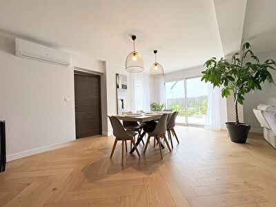 Magnifique Demeure Contemporaine Avec Piscine à Veigne