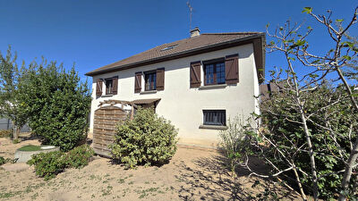 Charmante maison familiale en plein centre de LA VILLE AUX DAMES