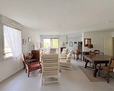 Bel Appartement à BALLAN MIRE