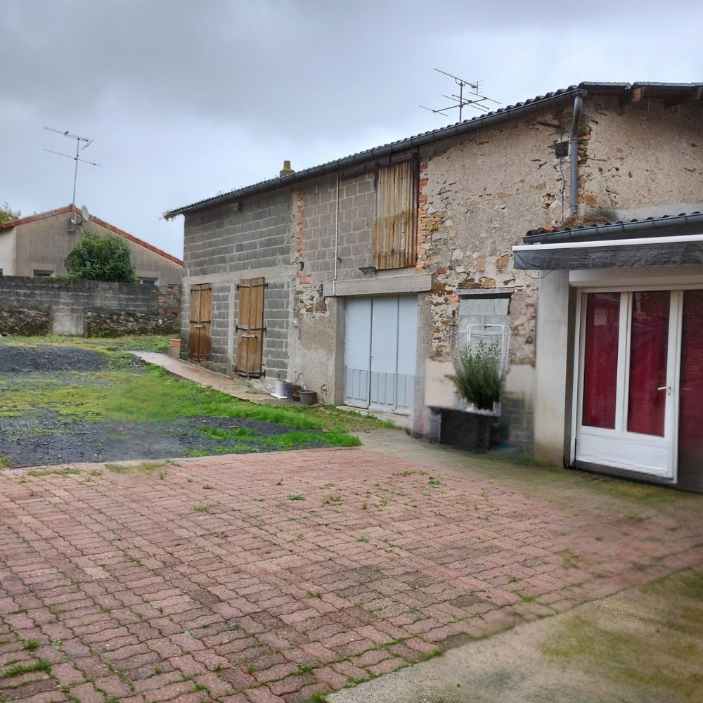 MAISON DE BOURG AVEC POSSIBILITÉ DE CRÉATION DE PLUSIEURS LOGEMENT LOCATIFS.