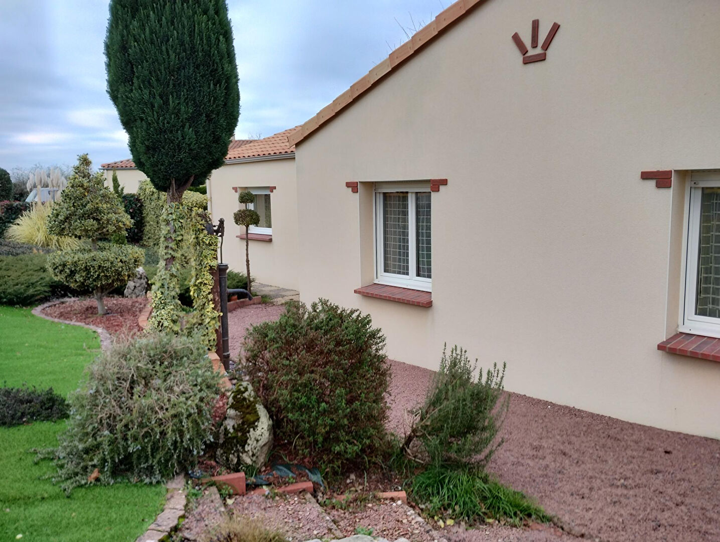 MAISON MORTAGNE SUR SEVRE 6 PIÈCE(S) 126 M2