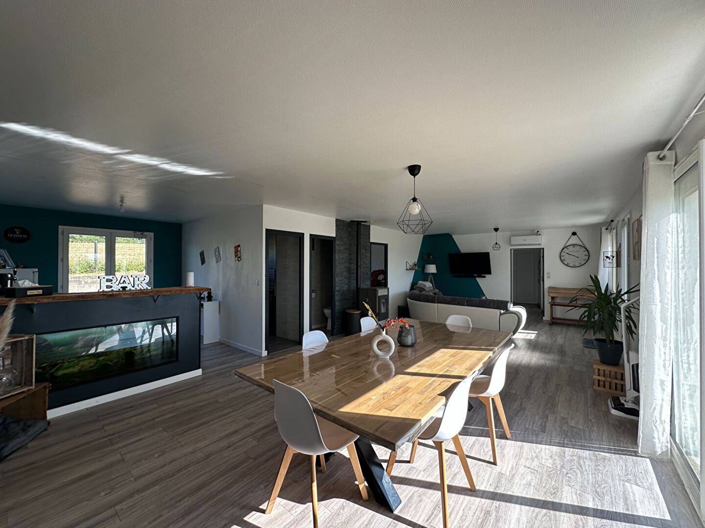 SPACIEUSE, LUMINEUSE ET FONCTIONNELLE - UNE MAISON IDÉALE POUR TOUTE LA FAMILLE