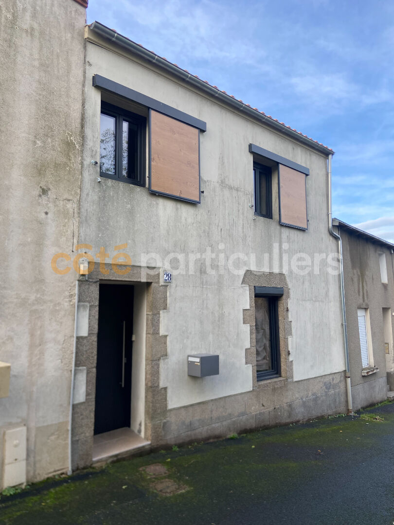 MAISON DE BOURG AVEC JARDIN ET PARKING À TORFOU, À 10 MIN DE CLISSON