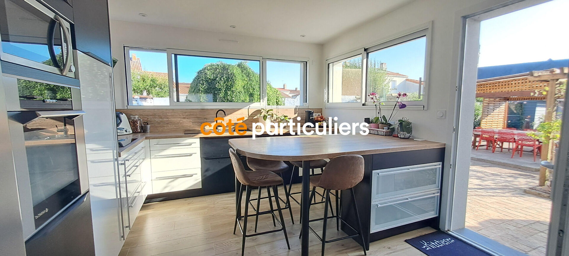 À SAISIR - MAISON DE CHARME AU COEUR DE TORFOU