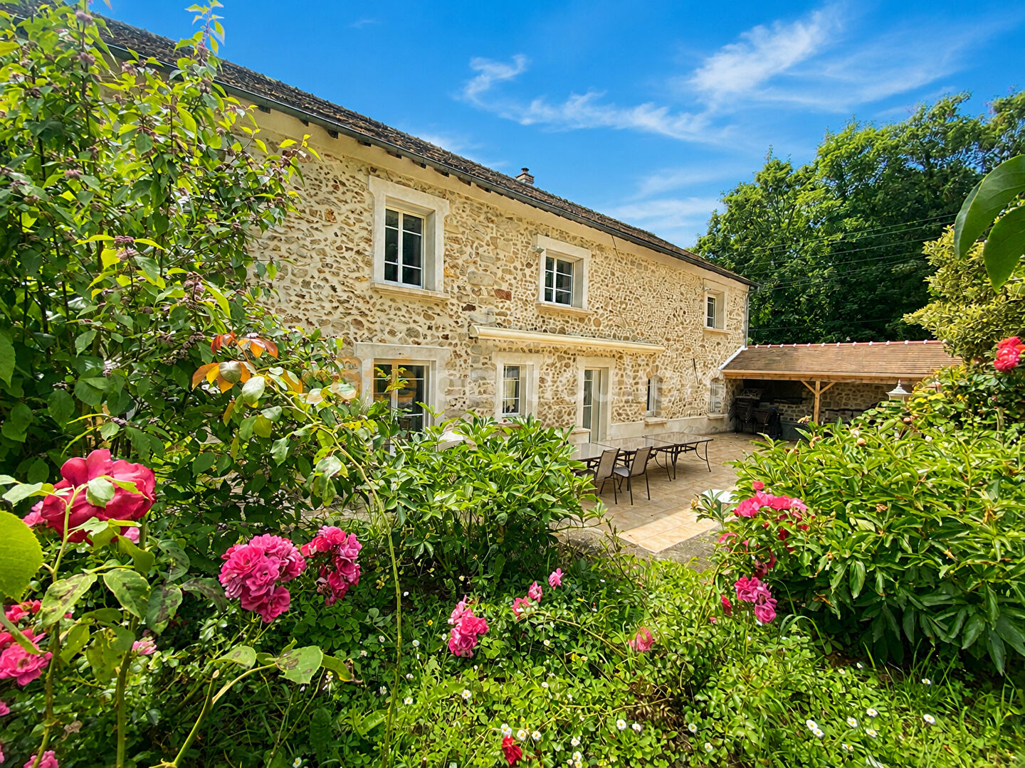 Maison 11 pièces 290 m² · à Bruyeres le Chatel · 290 m² · 714 000 €