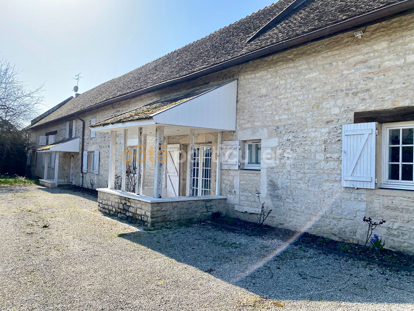 Maison 9 pièces 350 m² · à Champforgeuil · 350 m² · 320 000 €