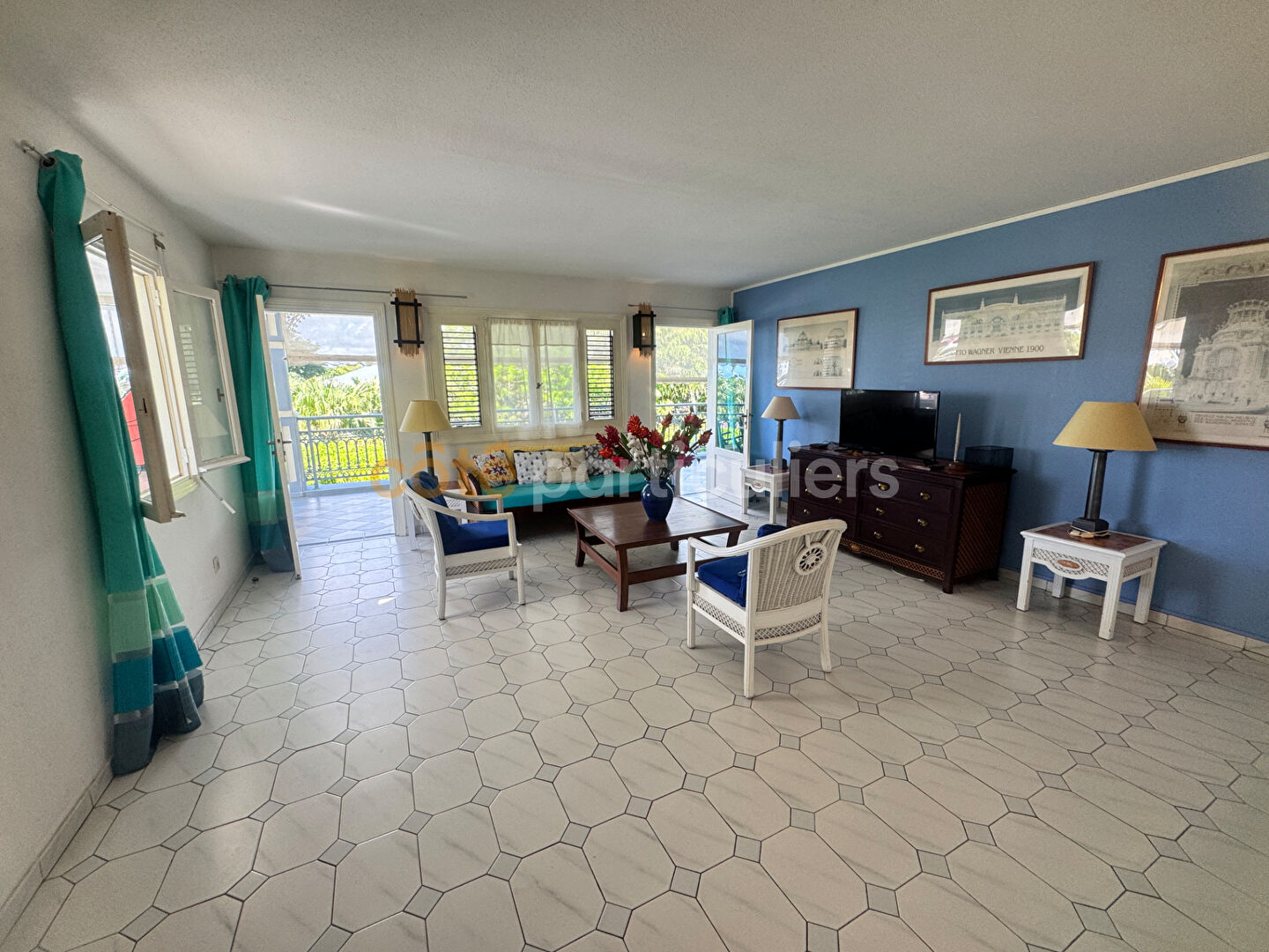 À VENDRE -Superbe appartement double T3  meublé de 82 m² avec grande terrasse-Saint-François