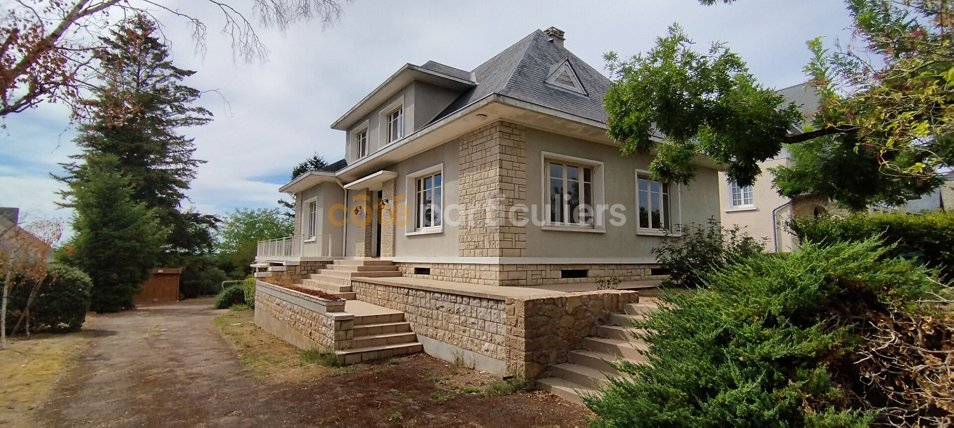 Maison 8 pièces 234 m² · à La Charite sur Loire · 234 m² · 285 000 €