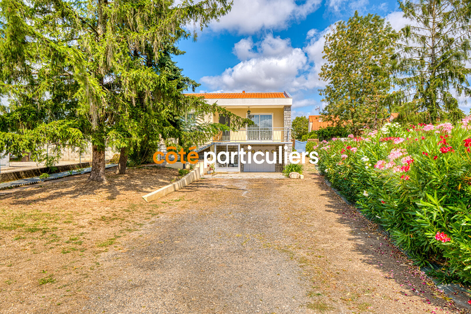 SOUS COMPROMIS PAR COTE PARTICULIERS LA -ROCHE-SUR-YON -YON -- LES LUCS-SUR-BOULOGNE -- MAISON -- 5 PIECES -- 3 CHAMBRES -- 110 M² SURFACE UTILE -- GRAND JARDIN CLOS