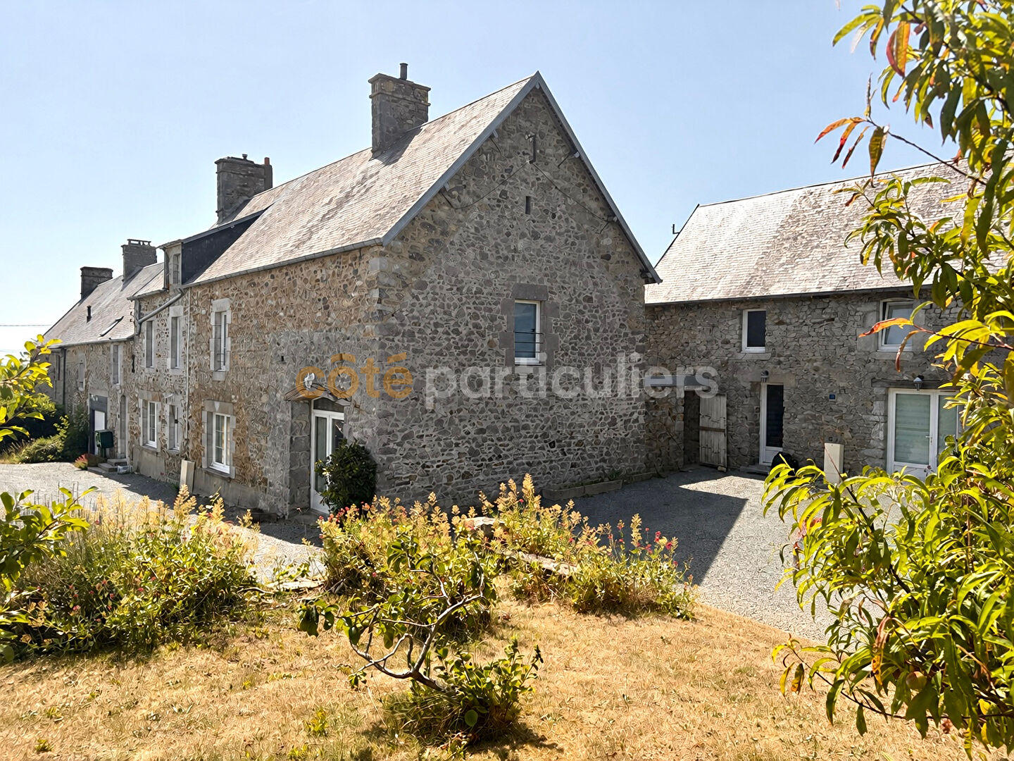 Maison 10 pièces 227 m² · à Heugueville sur Sienne · 227,4 m² · 327 600 €