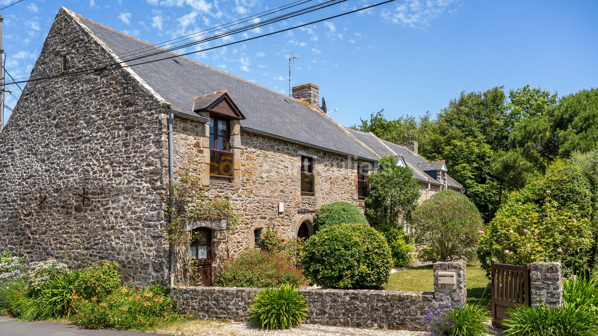 Maison 7 pièces 236 m² · à Saint-Coulomb · 236 m² · 880 300 €