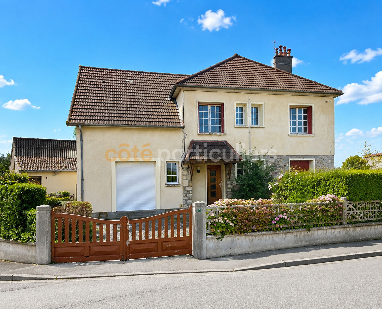 Maison 6 pièces 197 m² · à Terre Et Marais · 197 m² · 166 800 €