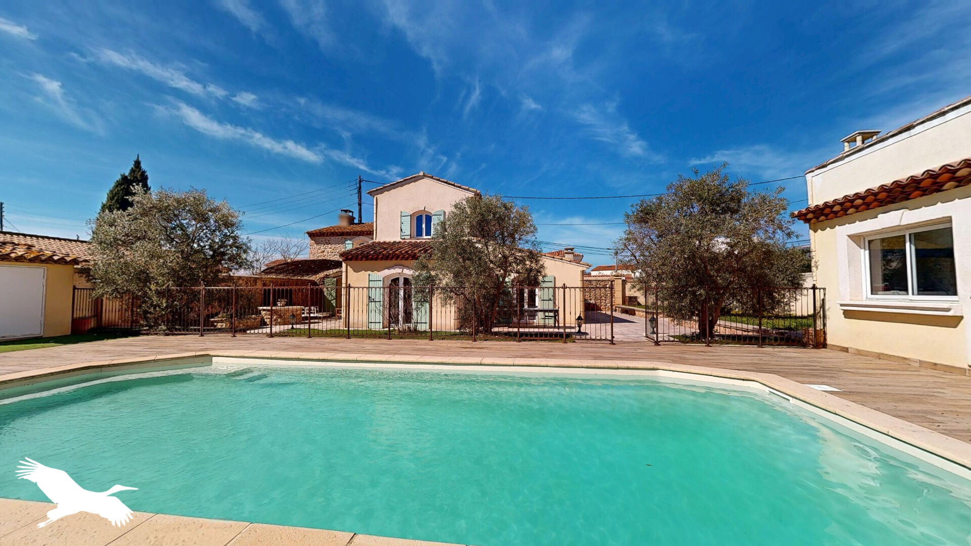 Maison  - 5 pièces    - 220 m² - MARSEILLE 13 (13)