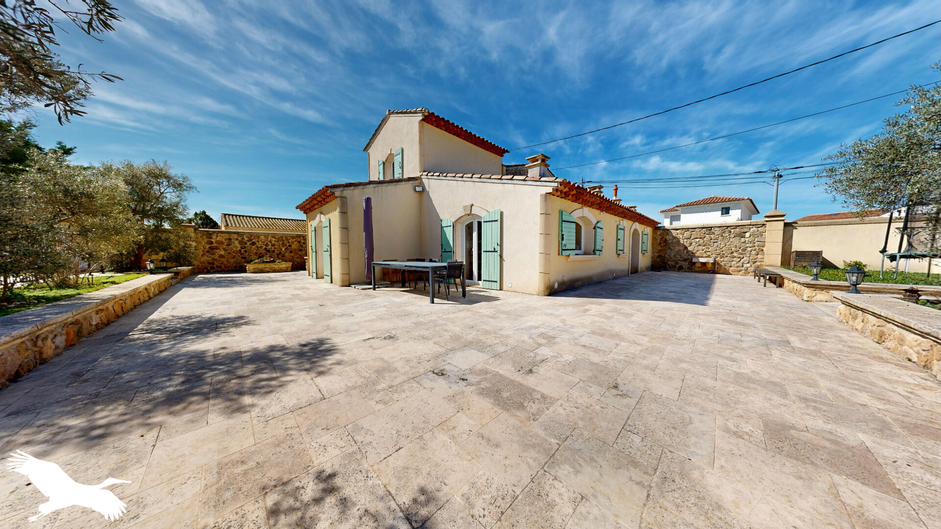 Maison  - 5 pièces    - 220 m² - MARSEILLE 13 (13)
