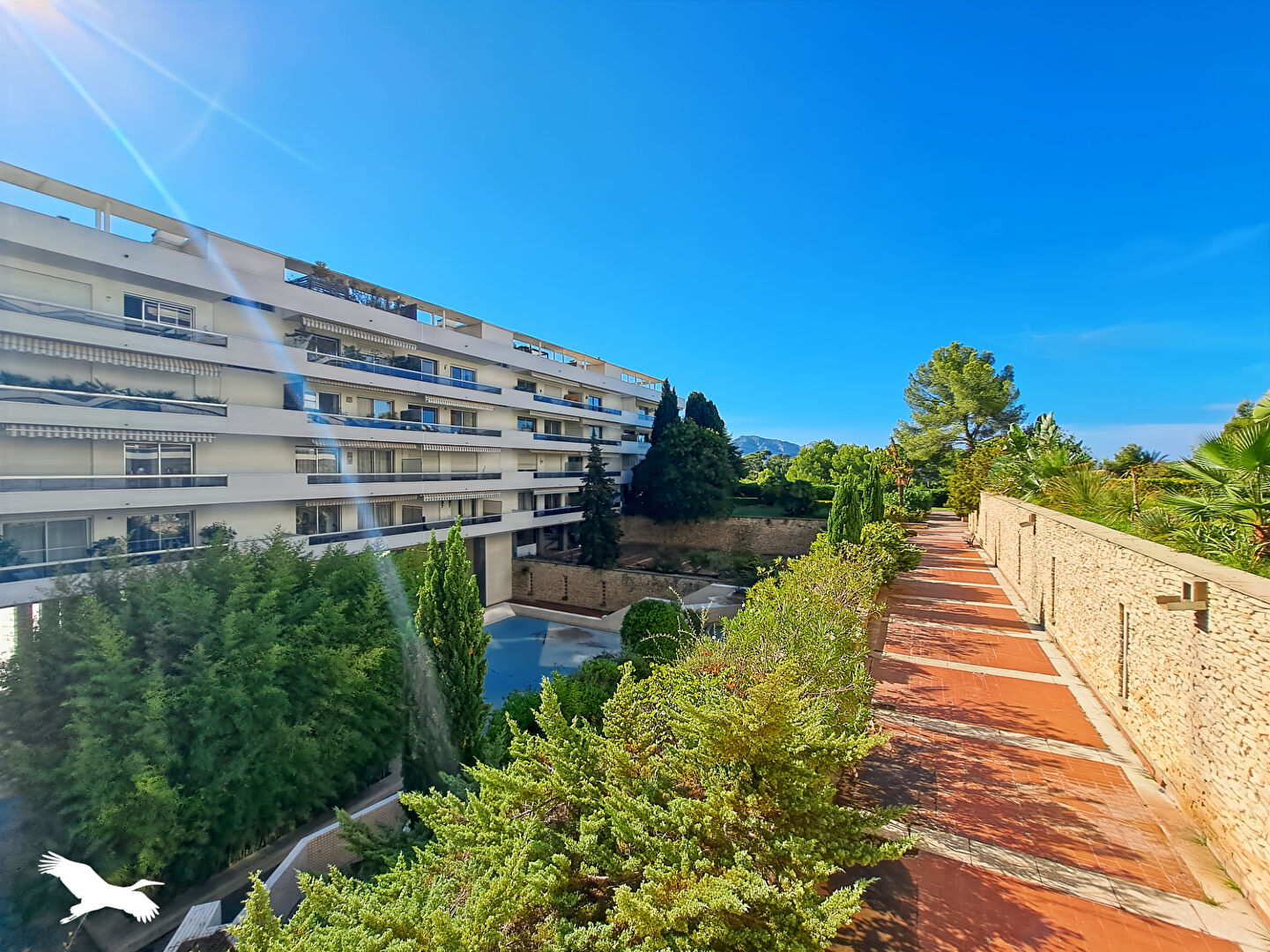 Appartement  - 1 pièce    - 27 m² - MARSEILLE 08 (13)