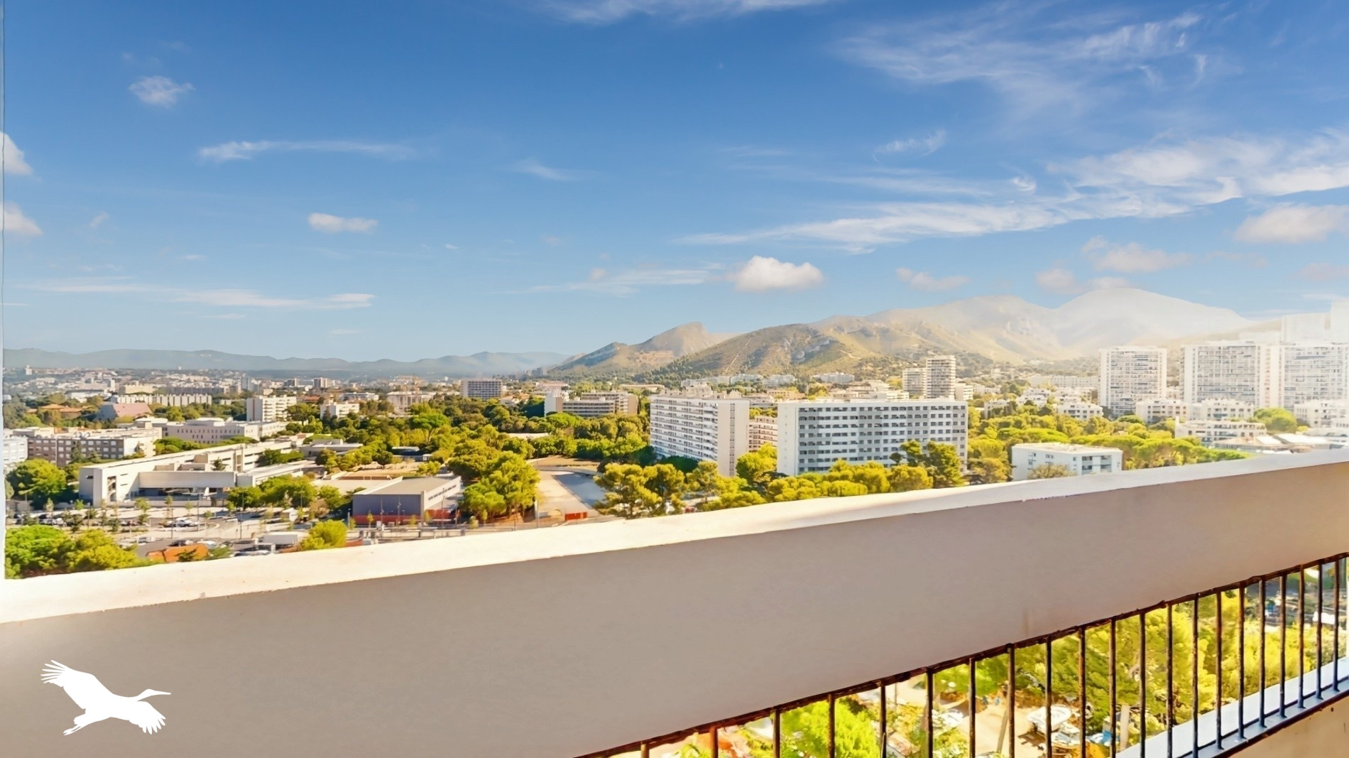 Appartement  - 4 pièces    - 82,4 m² - MARSEILLE 09 (13)