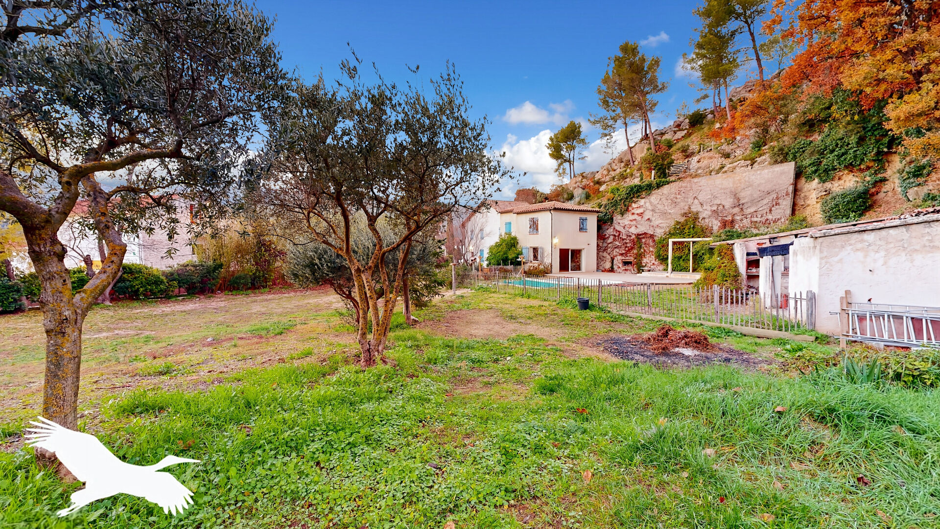 Maison  - 6 pièces    - 196 m² - ROQUEVAIRE (13)