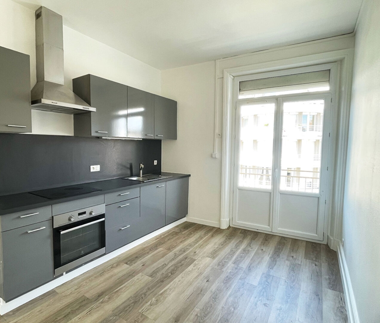 F2 BIS CLERMONT FERRAND, proche place des Bughes, palais des sports