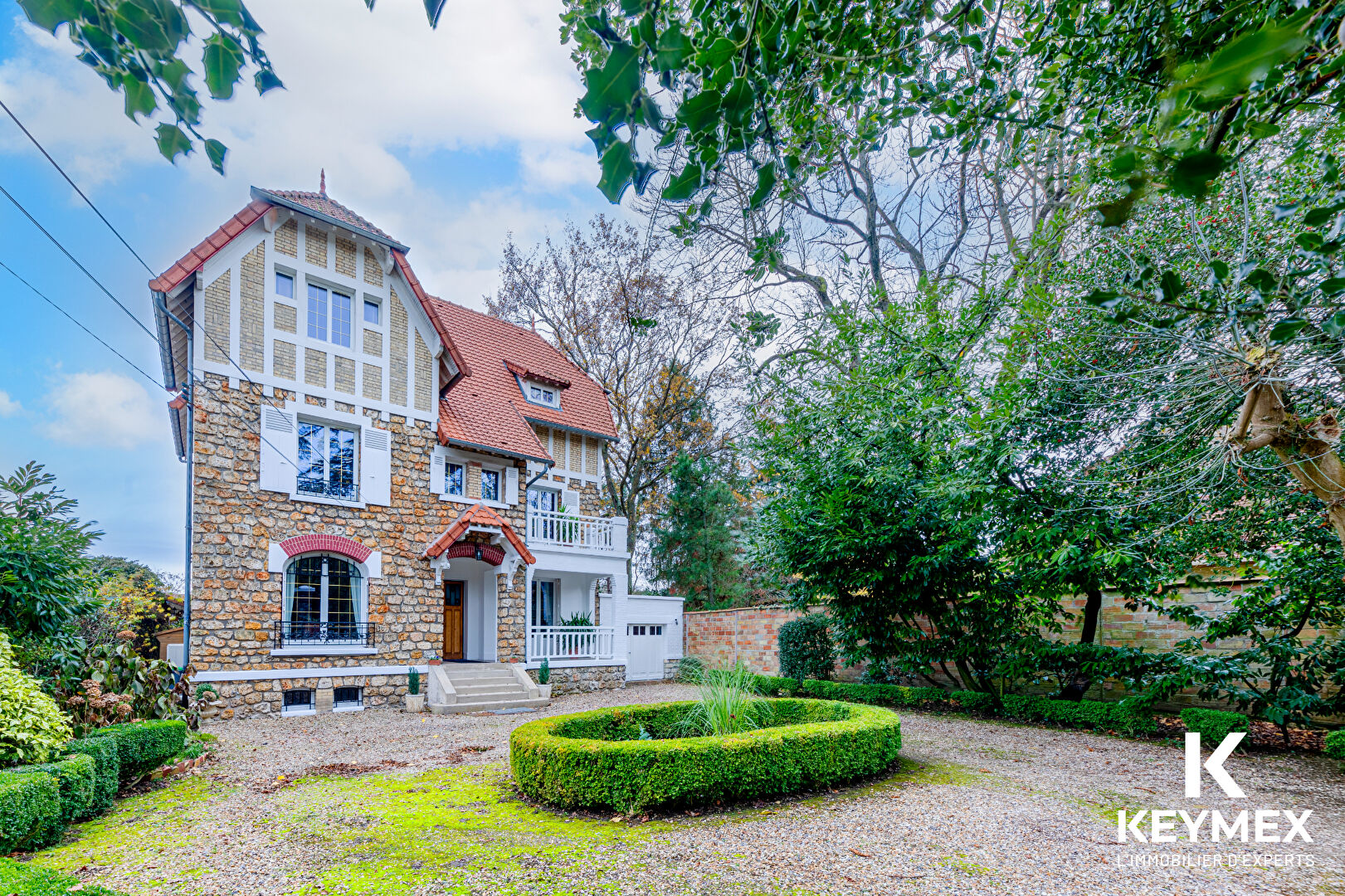 Demeure Meulière de Caractère - 245 m² - 8 pièces - 6 chambres- Sous-sol & Garage