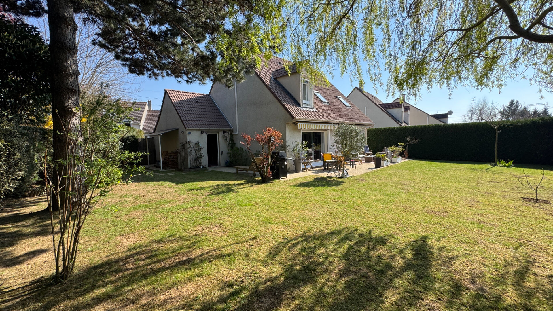 Maison à vendre non mitoyenne 120 M² à Osny  6 pièces, 4 chambres, 2 garages,,appentis ,terrain plat de 580 M²