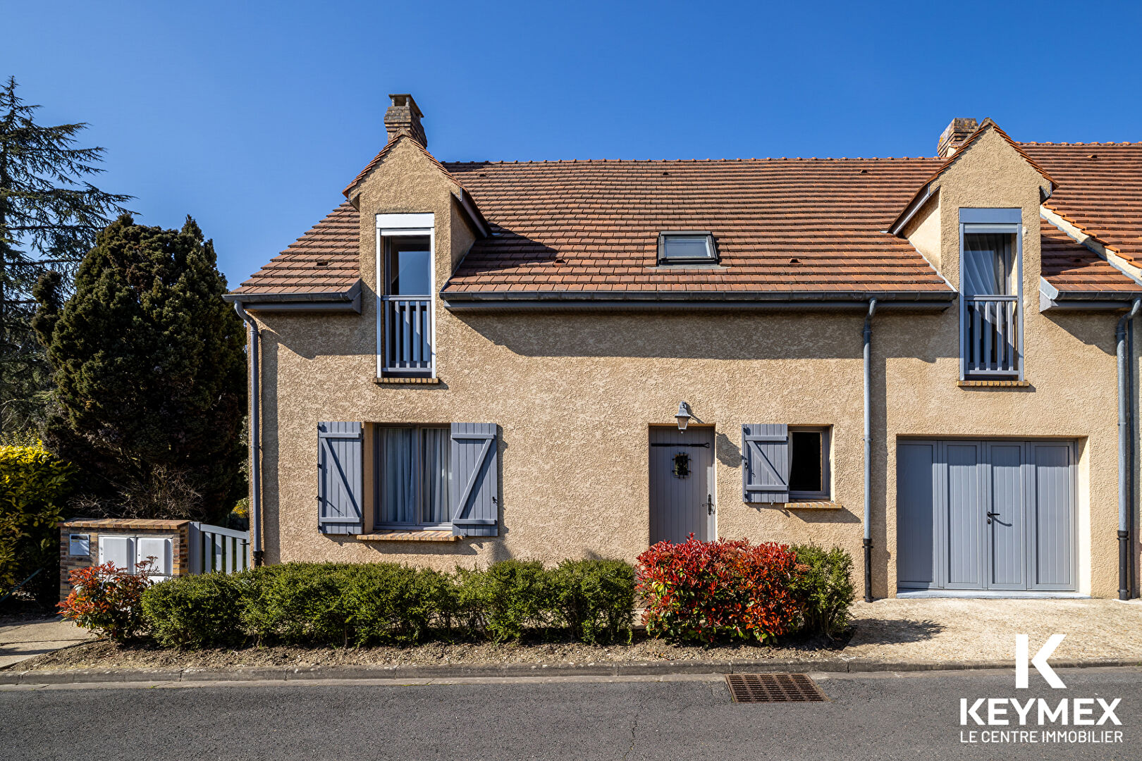 ENNERY ,Maison 122 M²,160 M² utile,5 piéces,4 chambres dont 1 suite parentale,garage ,770 M² de terrain plat.