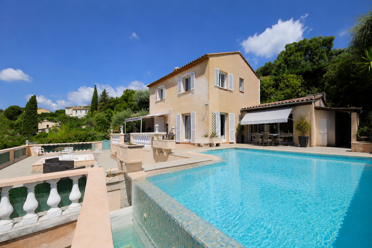 Maison 8 pièces · à Mandelieu-la-Napoule · 619 000 €