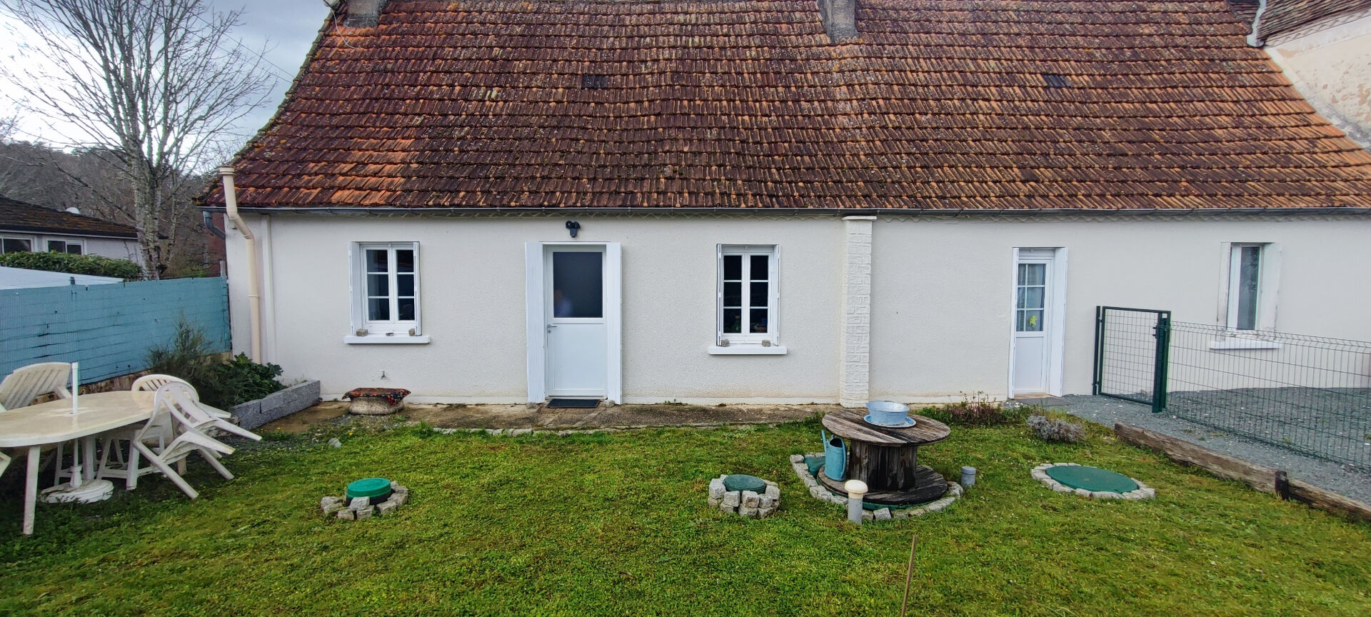 Savignac les Eglises. Dans un village authentique, Jolie maison Type 3 entirement rnove et meuble !