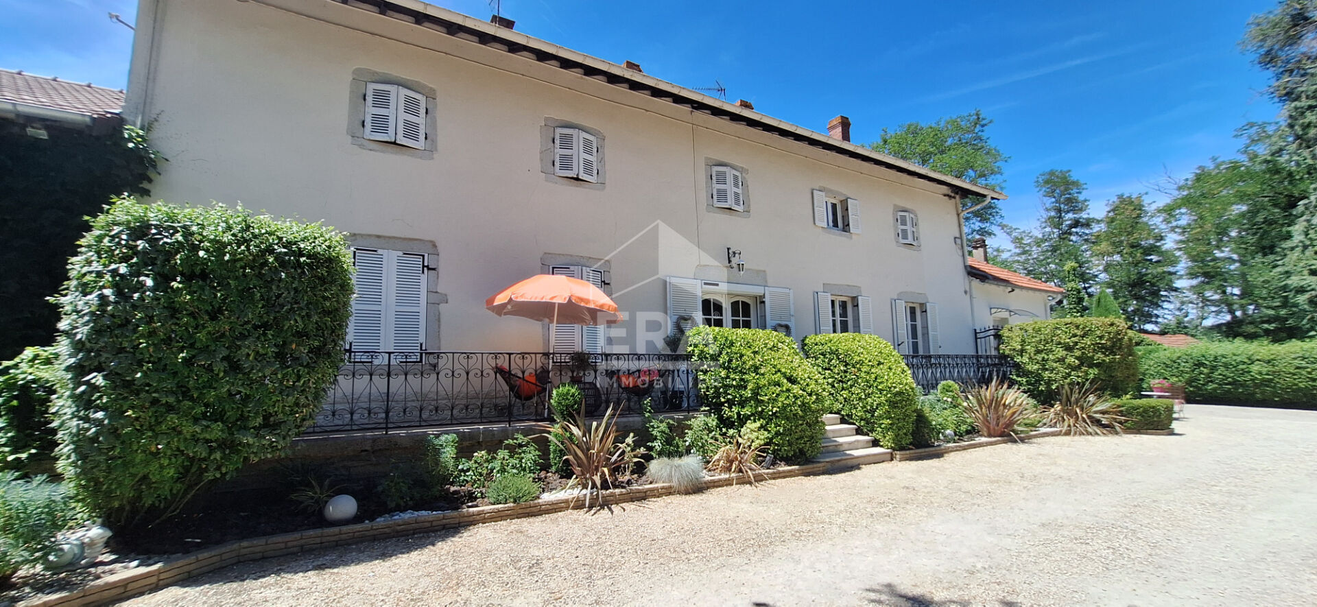 Maison 9 pièces 260 m² · à Bourg-en-Bresse · 260 m² · 689 000 €