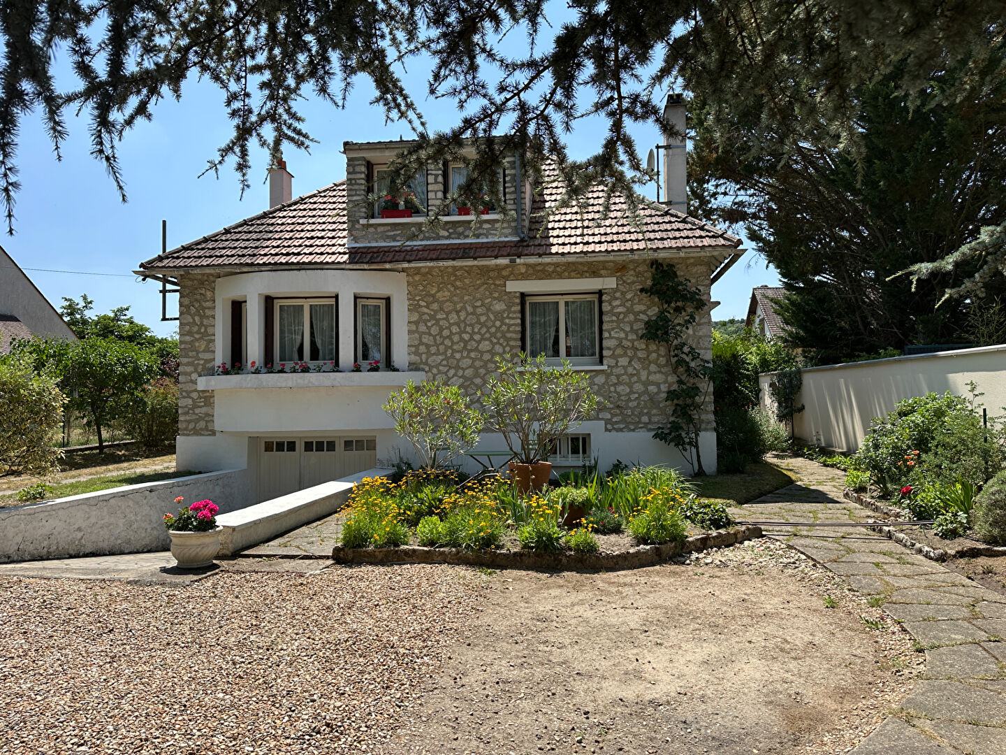 Maison 6 pièces 96 m² · à Oncy-sur-École · 96 m² · 325 000 €