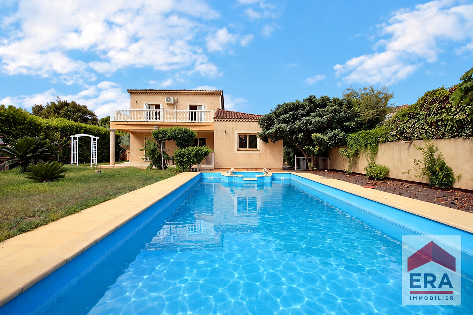 Maison 7 pièces 267 m² · à Sorgues · 267 m² · 460 000 €