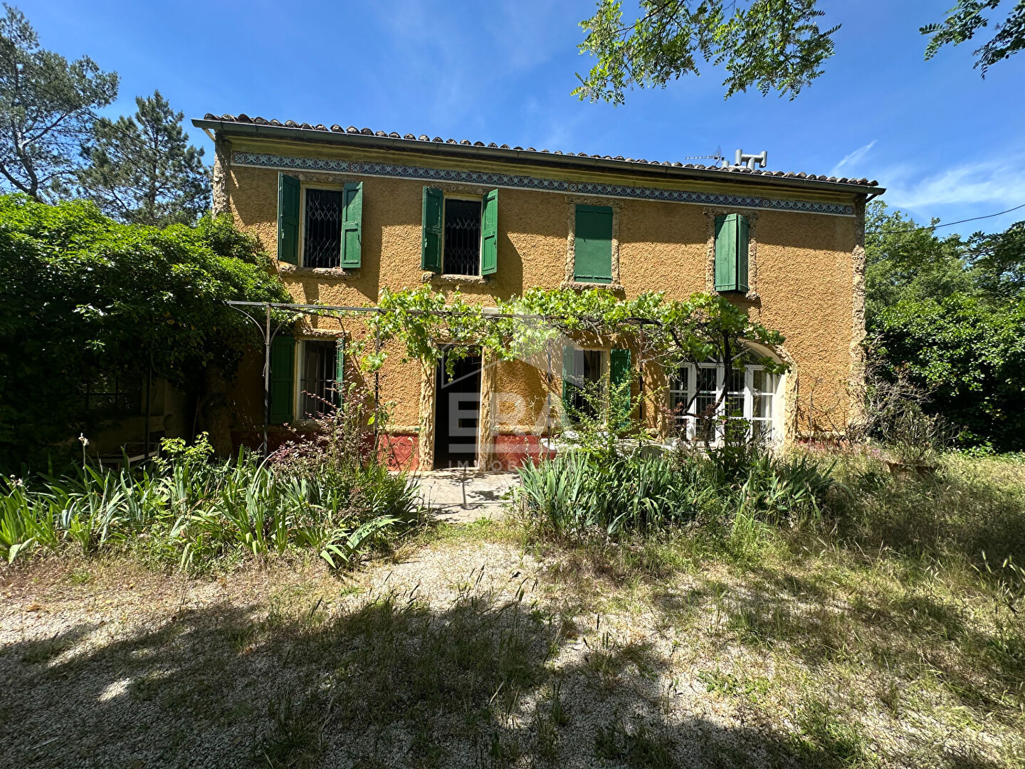 Maison 8 pièces 180 m² · à Nans-les-Pins · 180 m² · 360 000 €