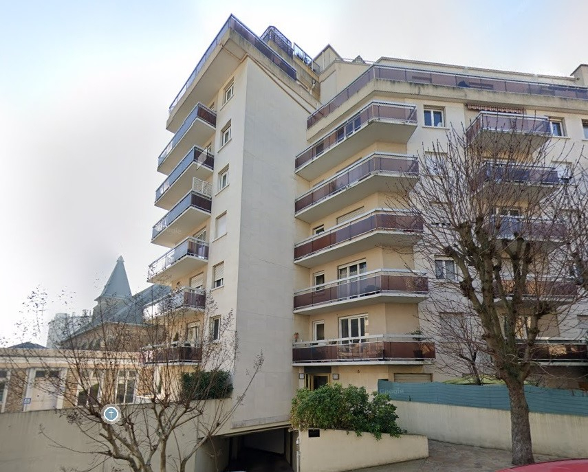 Parking / box suresnes · 14 000 €