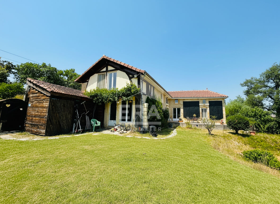 Maison 6 pièces 193 m² · à Troncens · 193 m² · 215 900 €