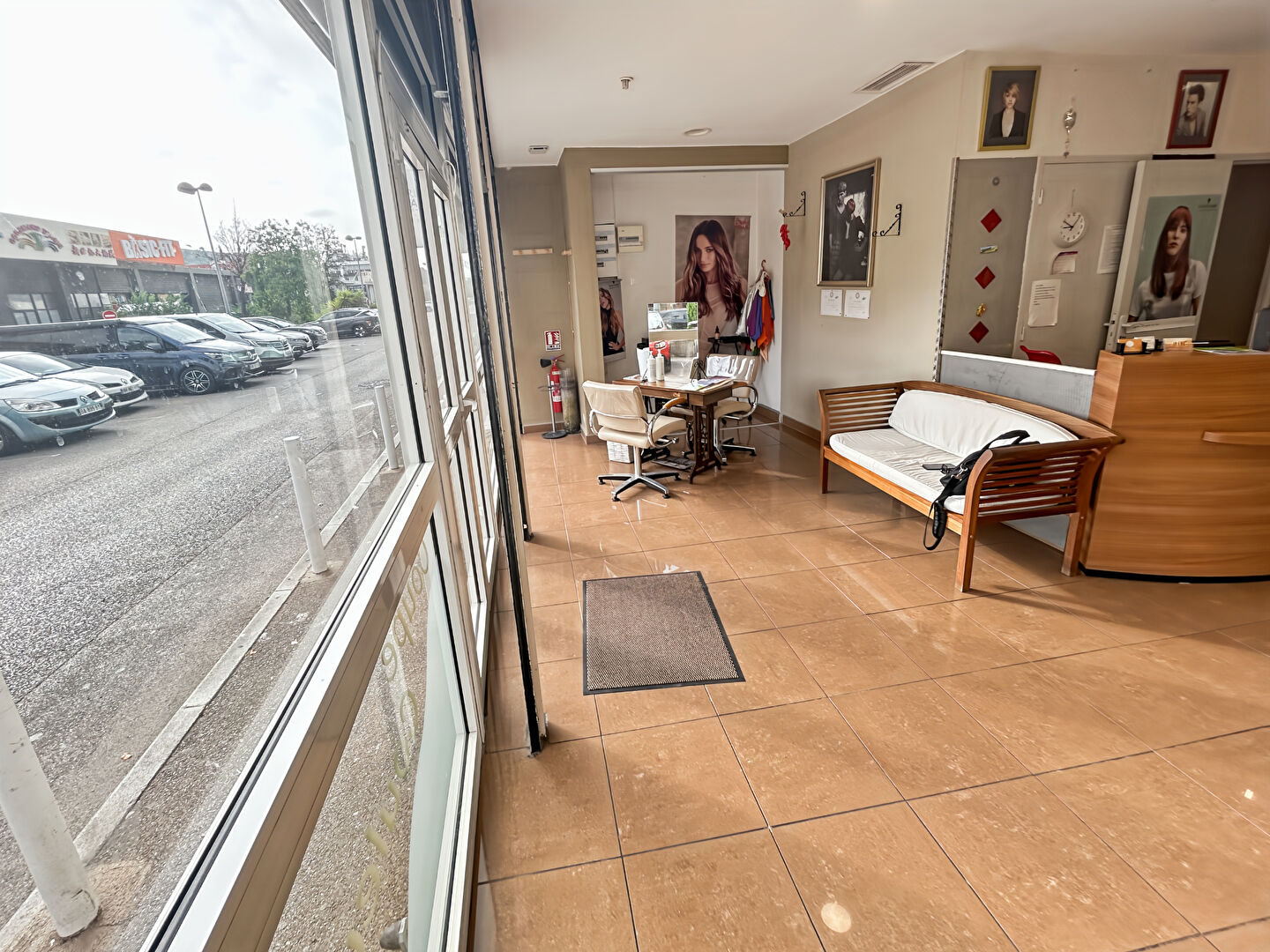 Local commercial 69 m² · à Vitrolles · 69 m² · 358 000 €