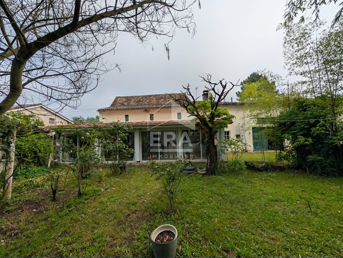 Maison 10 pièces 241 m² · à Montpon-Ménestérol · 241 m² · 148 500 €