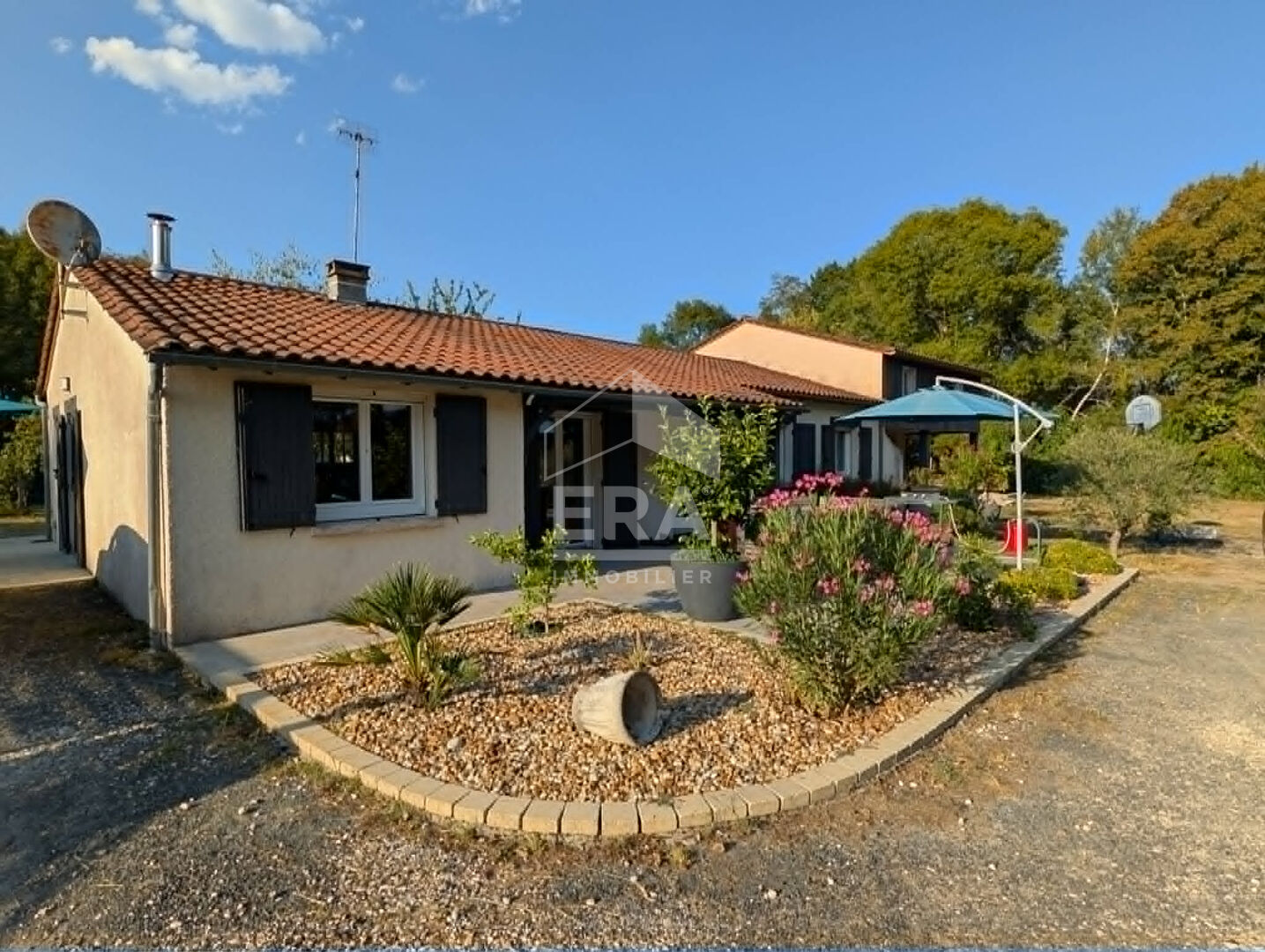Maison 10 pièces 185 m² · à Montpon-Ménestérol · 185 m² · 269 000 €