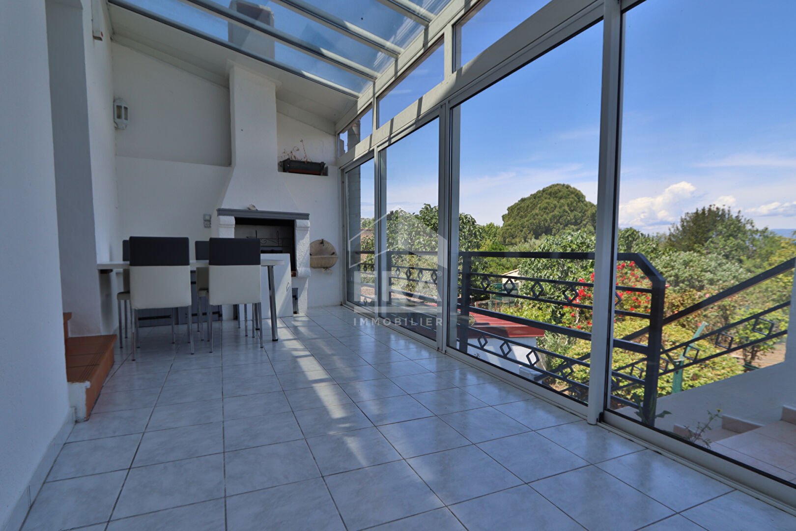 Maison 8 pièces 182 m² · à Moux · 182 m² · 205 000 €