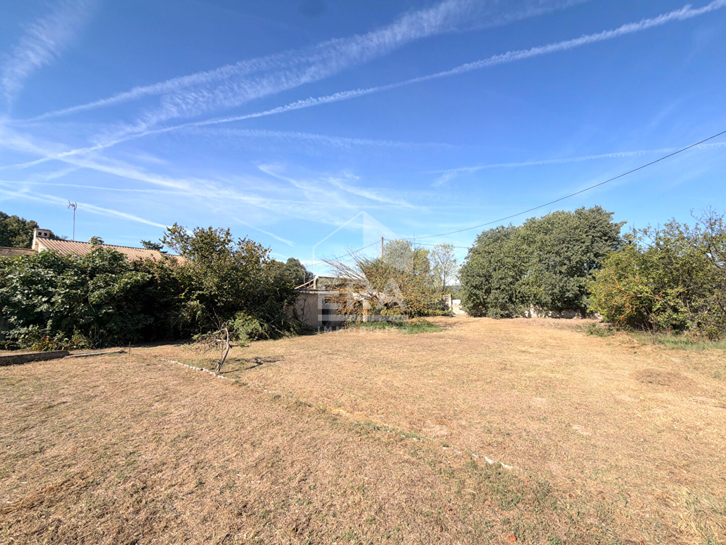 A vendre 84120 pertuis terrain constructible libre constructeur 680m² · 195 000 €