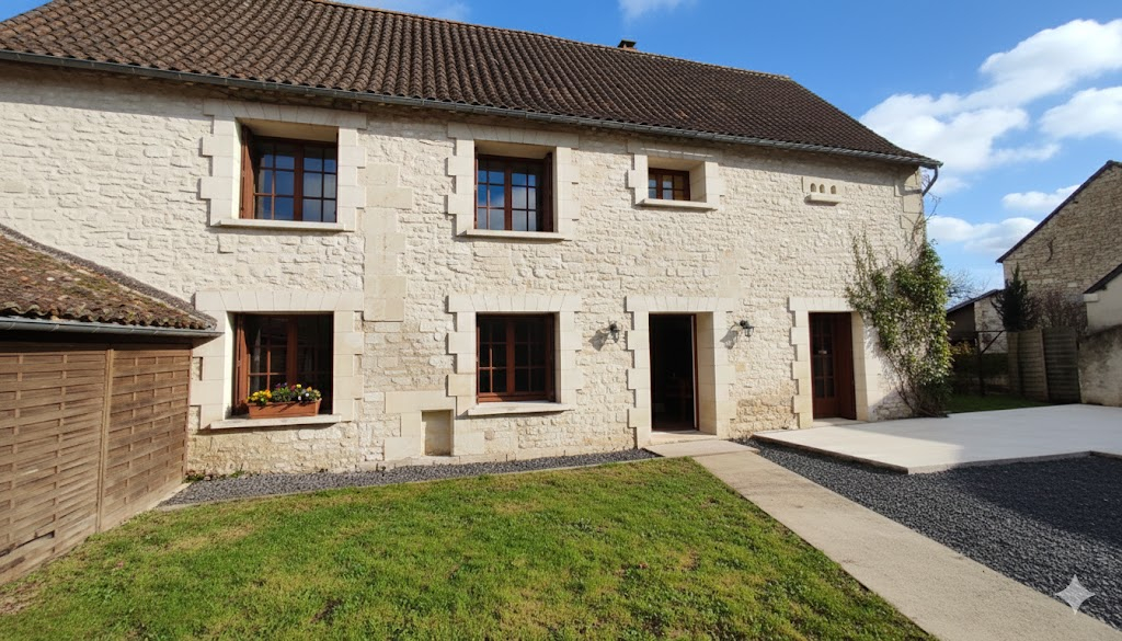 Maison 5 pièces 219 m² · à Naintré · 219 m² · 180 625 €