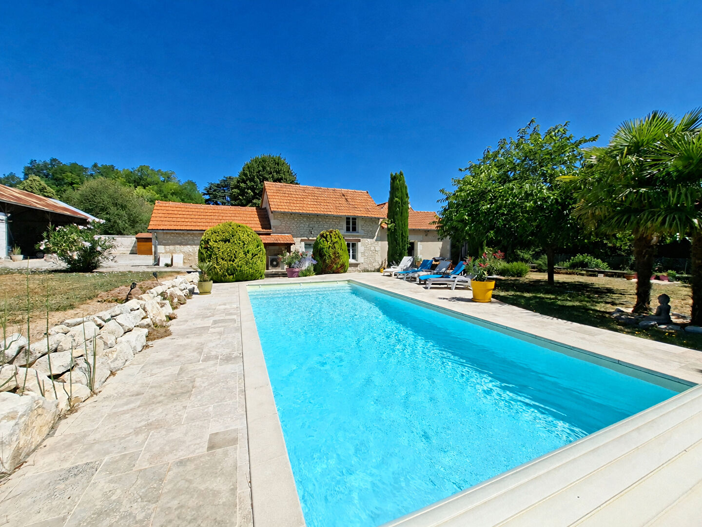 Maison 7 pièces 210 m² · à Antogny-le-Tillac · 210 m² · 354 000 €