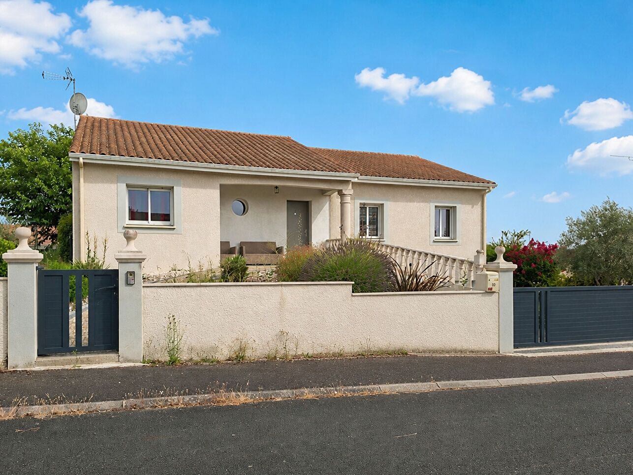 Maison 6 pièces 180 m² · à Dangé-Saint-Romain · 180 m² · 290 800 €