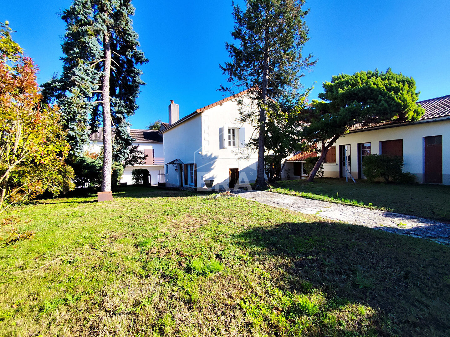 Maison 8 pièces 188 m² à vendre / acheter saint-laurent-de-céris 16450 🏠 | ERA Immobilier — 8
