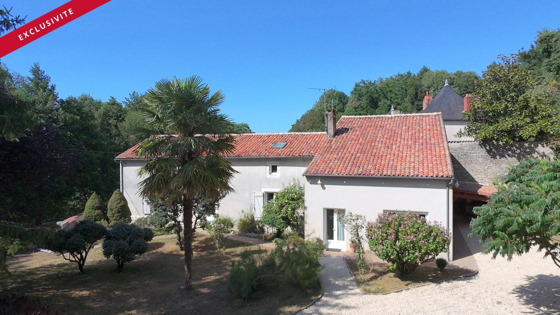 Maison 6 pièces 276 m² · à Civray · 276 m² · 395 000 €