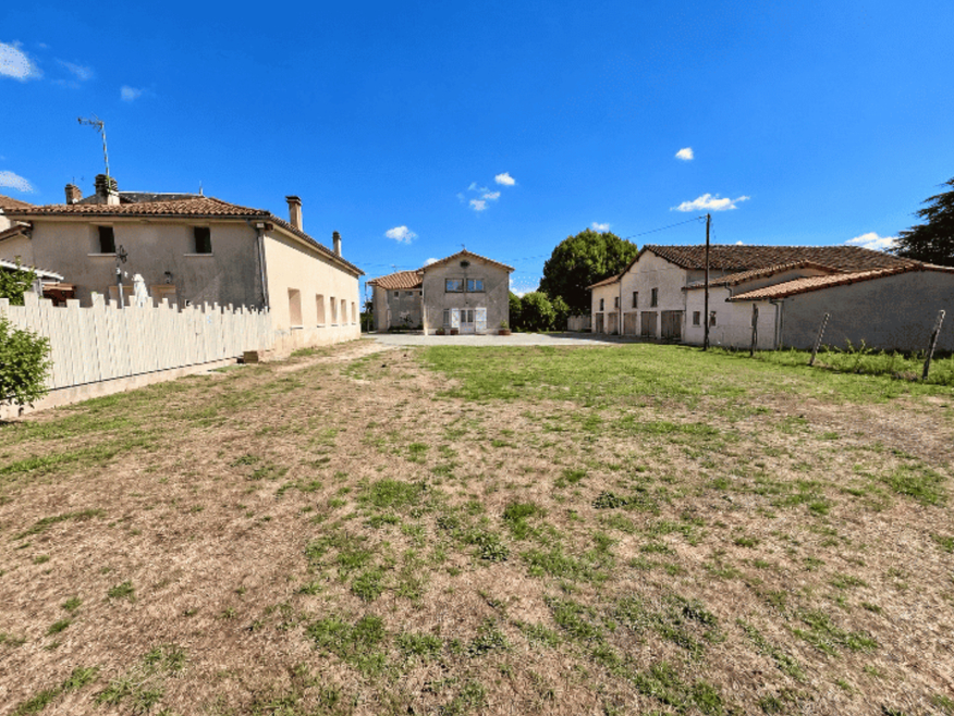 Immeuble 19 pièces 352 m² · à Savigné · 352 m² · 285 000 €