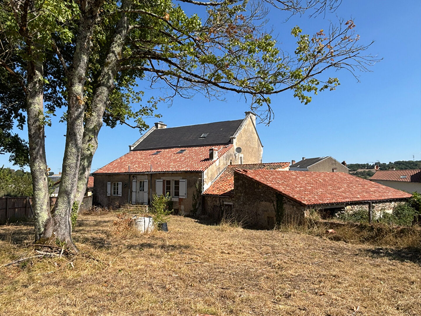 Maison 9 pièces 358 m² · à Availles-Limouzine · 358 m² · 175 000 €