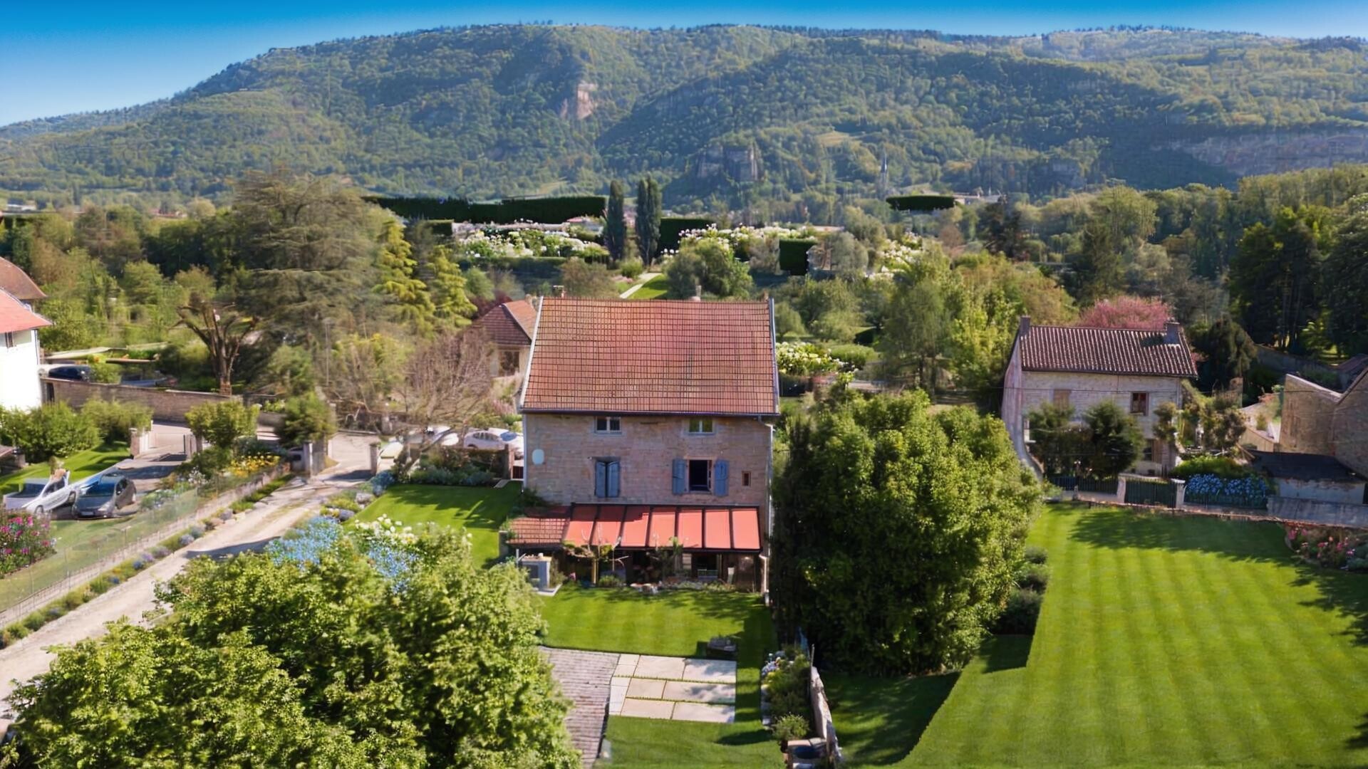 Maison 5 pièces 171 m² · à Vertrieu · 171 m² · 349 000 €